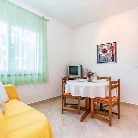 Apartament Front In