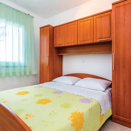 Front In Apartament