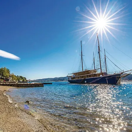 Front In Supetarska Draga