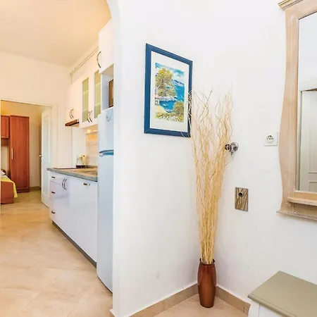 Front In Apartament