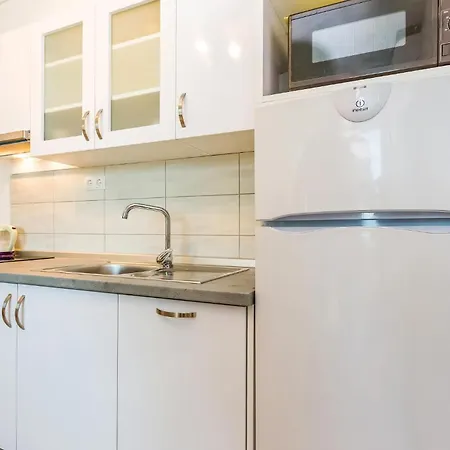 Front In Apartament *