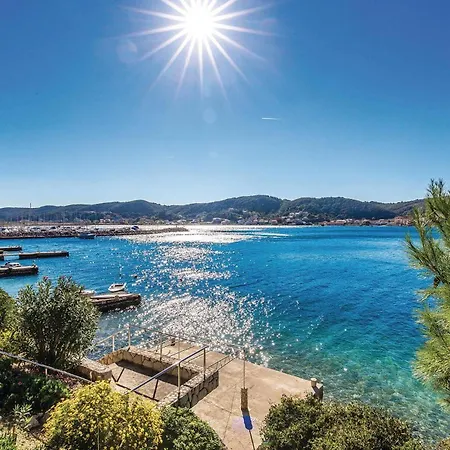 1 Bedroom Awesome In Apartment Supetarska Draga